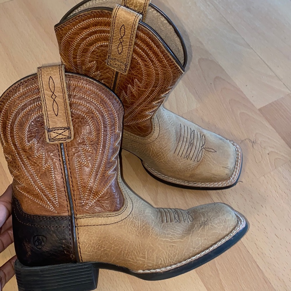 ARIAT leather cowboy boot